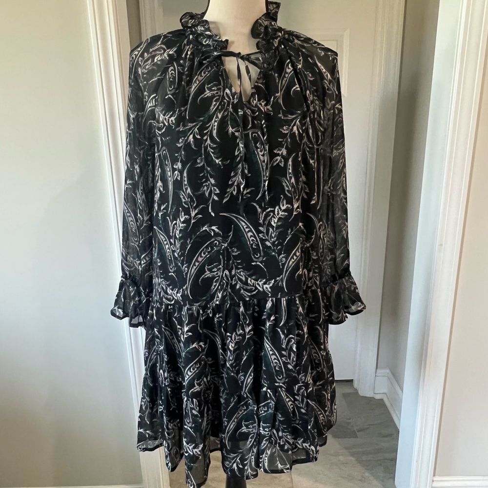 Versona - Dark Floral Dress